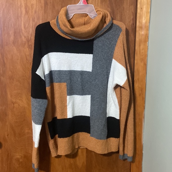 Nice woolen high neck with a pattern on small size this is new - Picture 2 of 4
